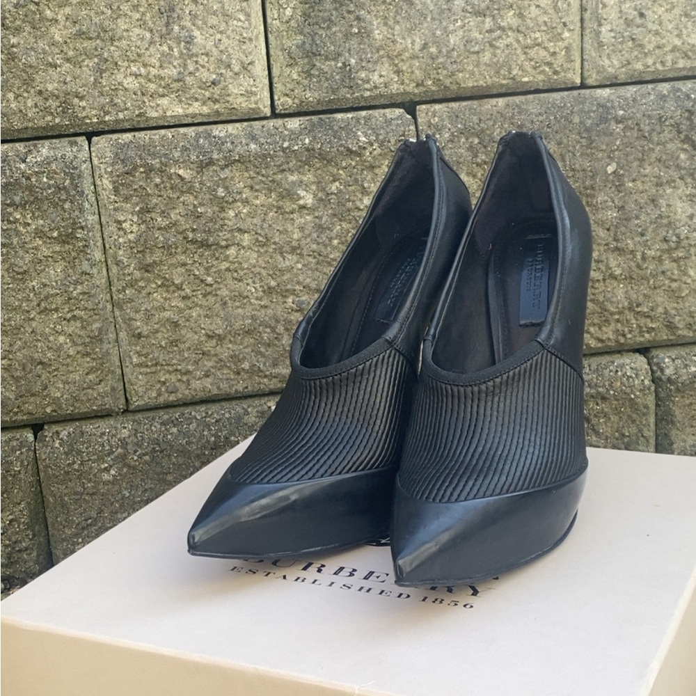 Burberry Black Pointed Ribbed Slip-On Heels - Picture 12 of 14